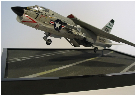 Academy 1/72 F-8E Crusader - Scale Modelers world.