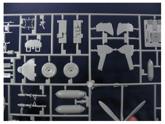 AMT/Ertl 1/48 P-47D Thunderbolt - Scale Modelers world.