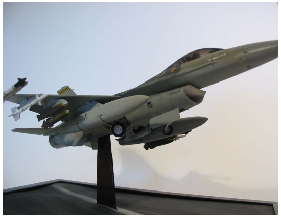 Hasegawa 1/72 F-16C Fighting Falcon - Scale Modelers world.