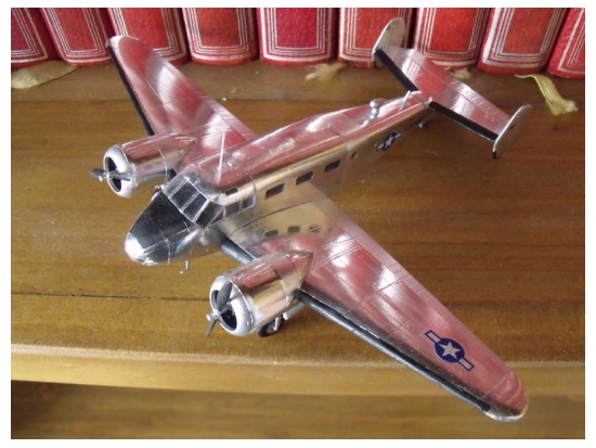 Kitech 1/72 Beech C-45F Transport - Scale Modelers world.