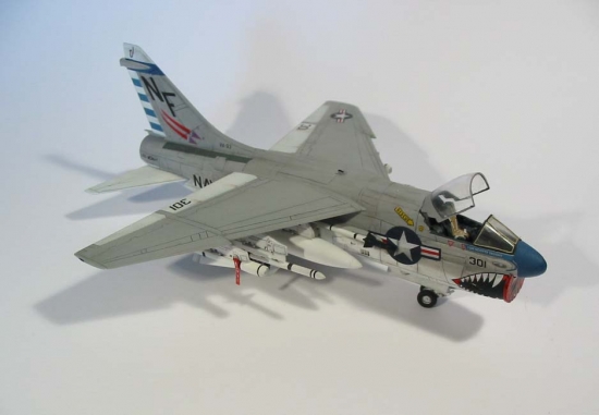 Italeri 1/72 A-7E Corsair II - Scale Modelers world.